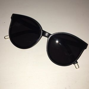 CAT-EYE BLACK SUNGLASSES